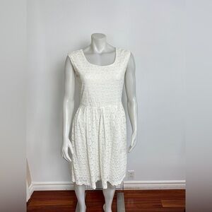 Ronni Nicole - white sleeveless dress with circle lace detail overlay. Size 10